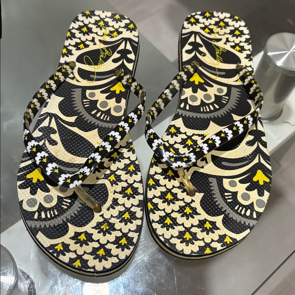 Vera Bradley Flip Flops - Picture 3 of 4